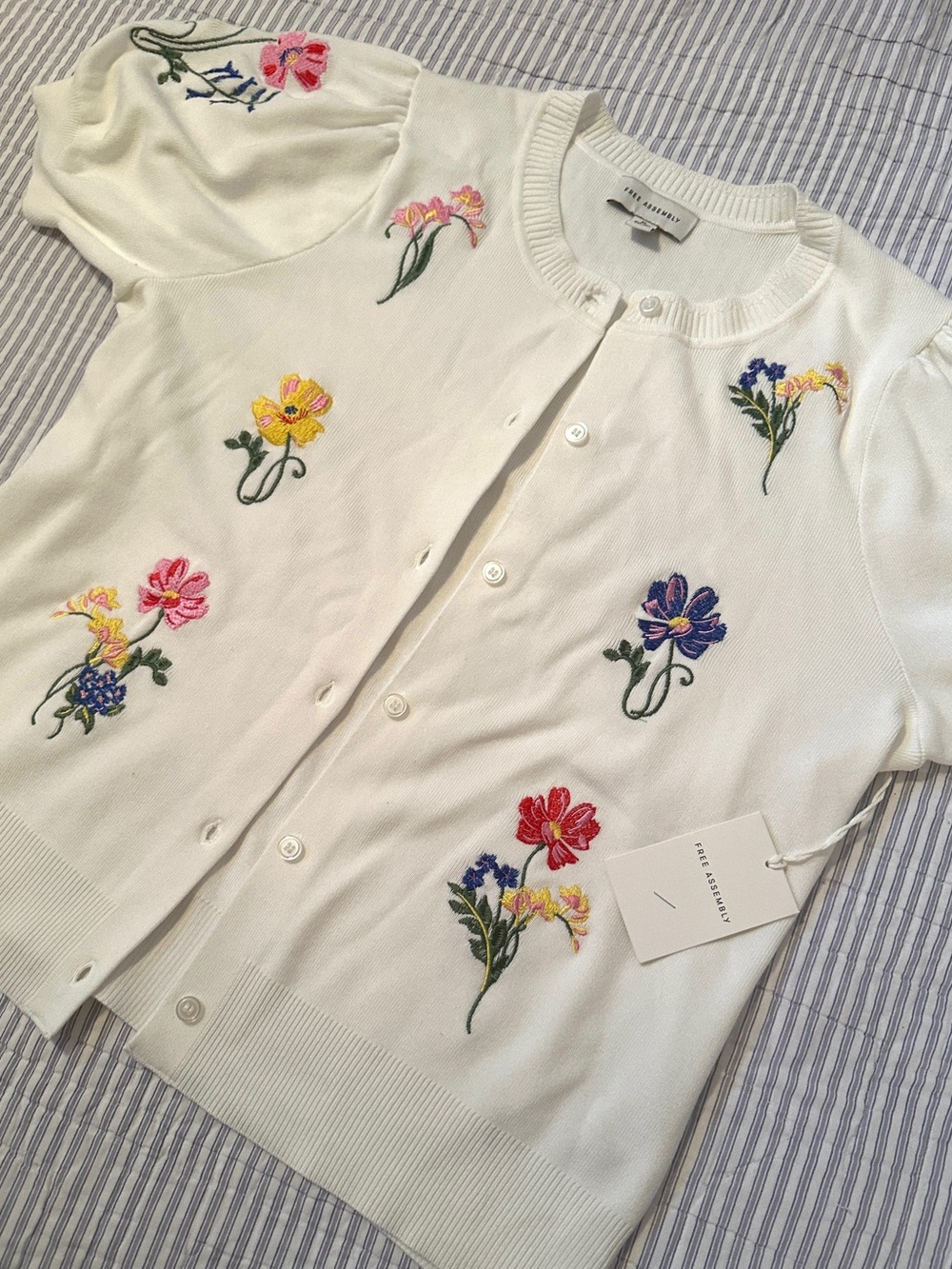NEW White Floral Embroidered Cardigan XL 16-18 Free Assembly Colorful Soft Plus